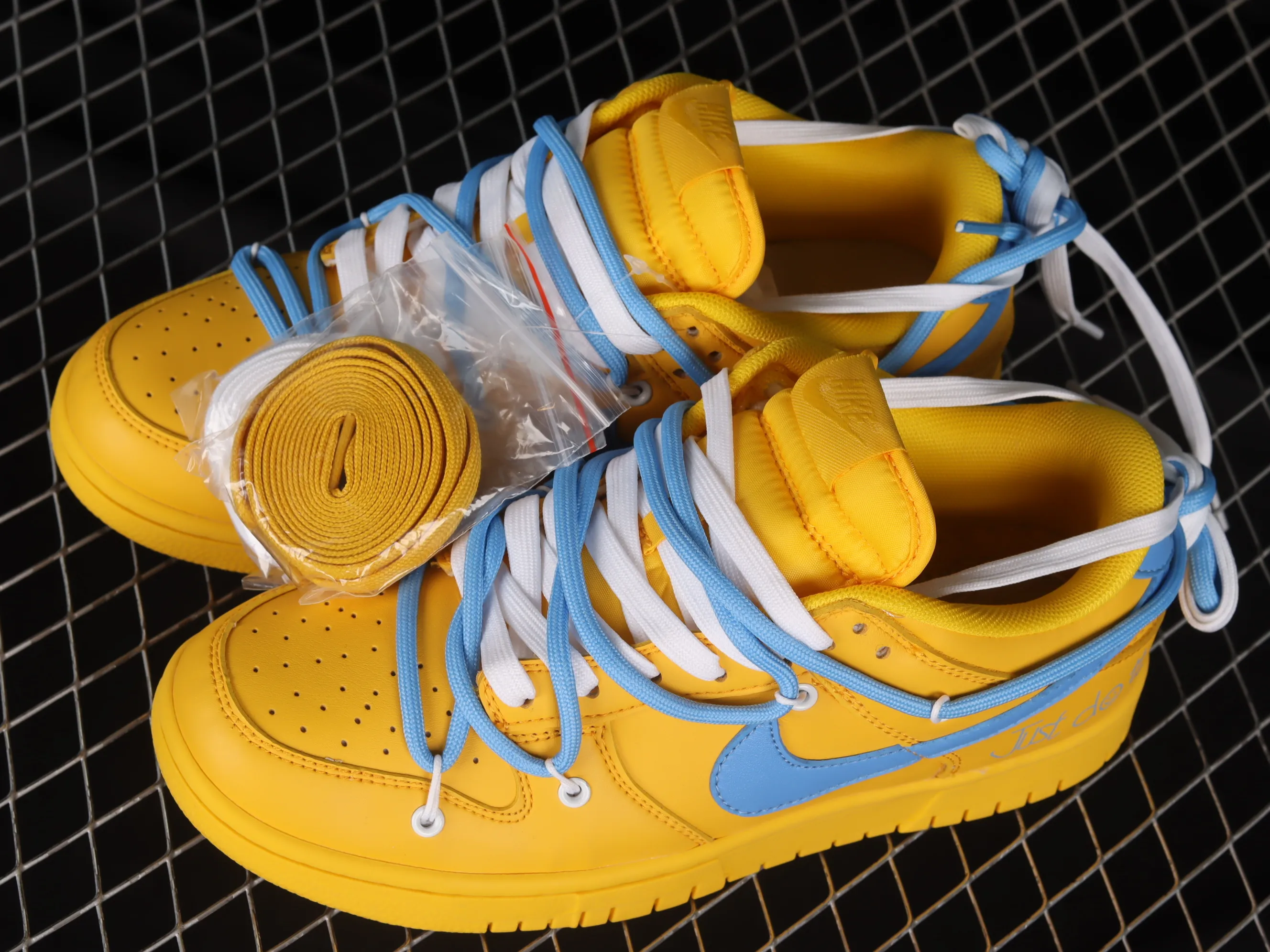 All categories Nk SB Dunk series Nk SB Dunk Low low-top sneakers Nk Dunk Low lemon yellow customized version of deconstructed strap casual sneakers DJ6188-100